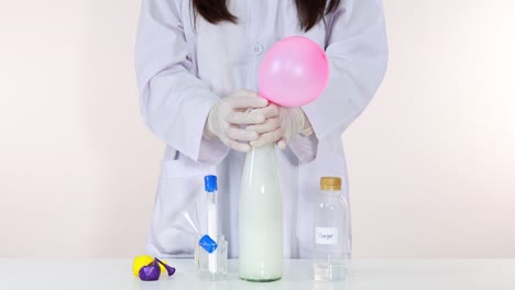 inflar un globo utilizando una reacción química