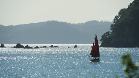 A-Sailboat-at-Whanganui-A-Hei-or-Cathedral-Cove-Marine-Reserve,-North-Island-New-Zealand