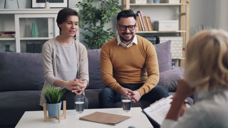 sesión de terapia de pareja