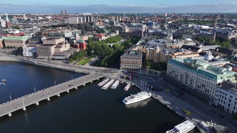 kungstrangarden city park in stockholm central