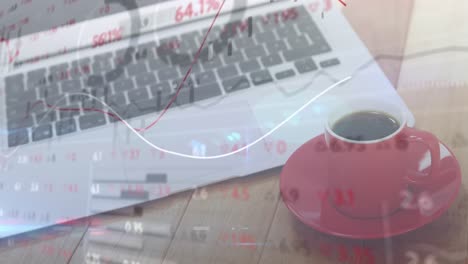 animación del procesamiento de datos financieros en una computadora portátil