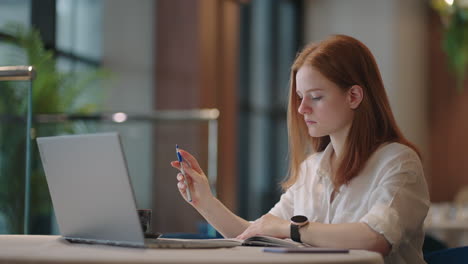 seo-specialist-or-journalist-is-working-with-laptop-in-home-or-in-modern-office-young-woman-is-working-remotely