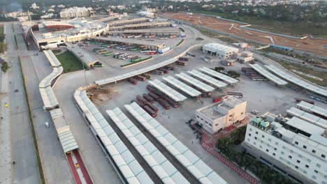 Terminal-De-Autobuses-De-Kilambakkam,-Terminal-De-Autobuses-Oficialmente-Centenaria-De-Kalaignar