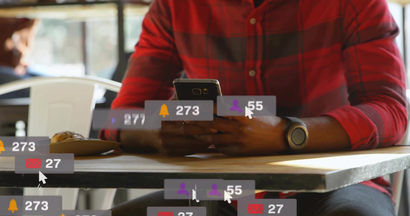 Notifikationsboble dukker op, gnistrende smartphone-grafik hvirvler rundt og viser stigning i engagement.