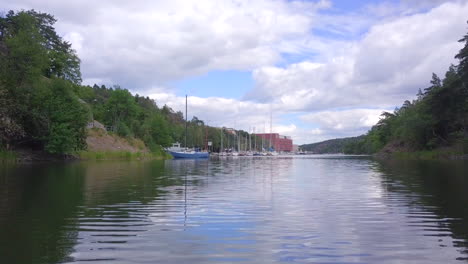 Fast-Low-to-the-ground-drone-view-of-lake-with-recreational-boats