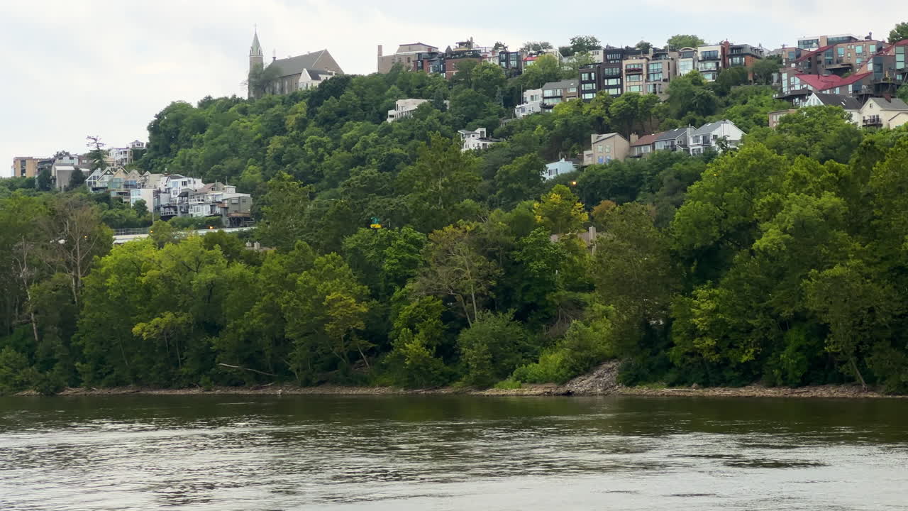 미국 오하이오 주 신시나티 의 오하이오 강변 에 있는 해안 건축물
