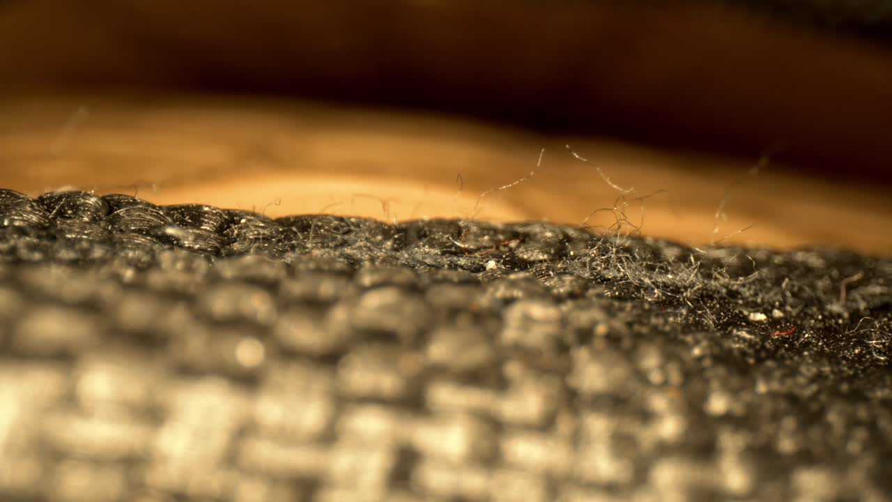 переход к макросъемке краев строчки автомобильного оттенка