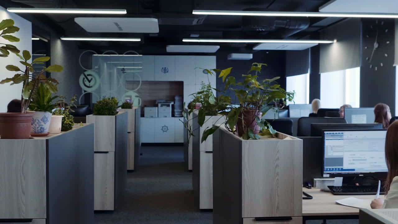 interior de oficina moderno con empleados