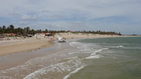 vuelo bajo de drones a lo largo de la costa de brasil