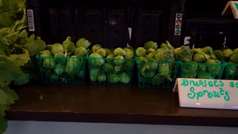 racimos de coles de bruselas para la venta