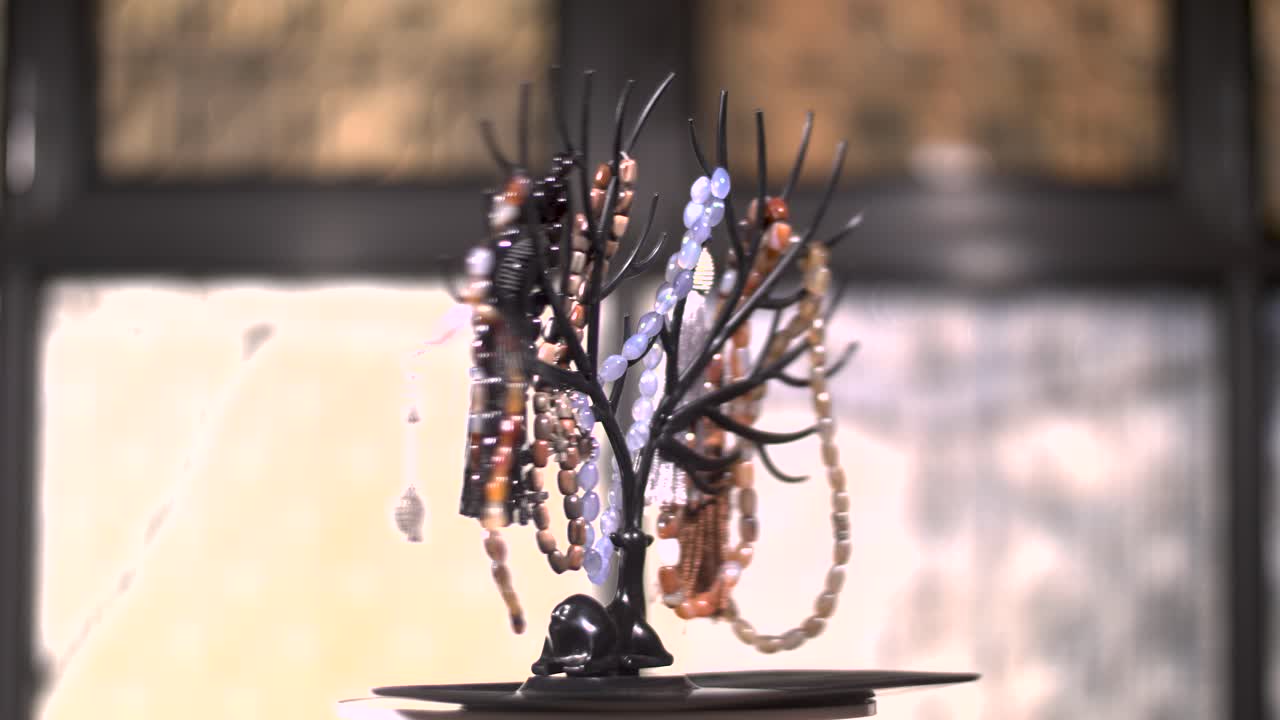 다채로운 보석 핀서 구슬은 회전 테이블에 큰  가젤 빠른 움직임