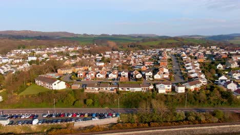 vista aérea del pueblo de gales del norte, glan conwy, colwyn bay