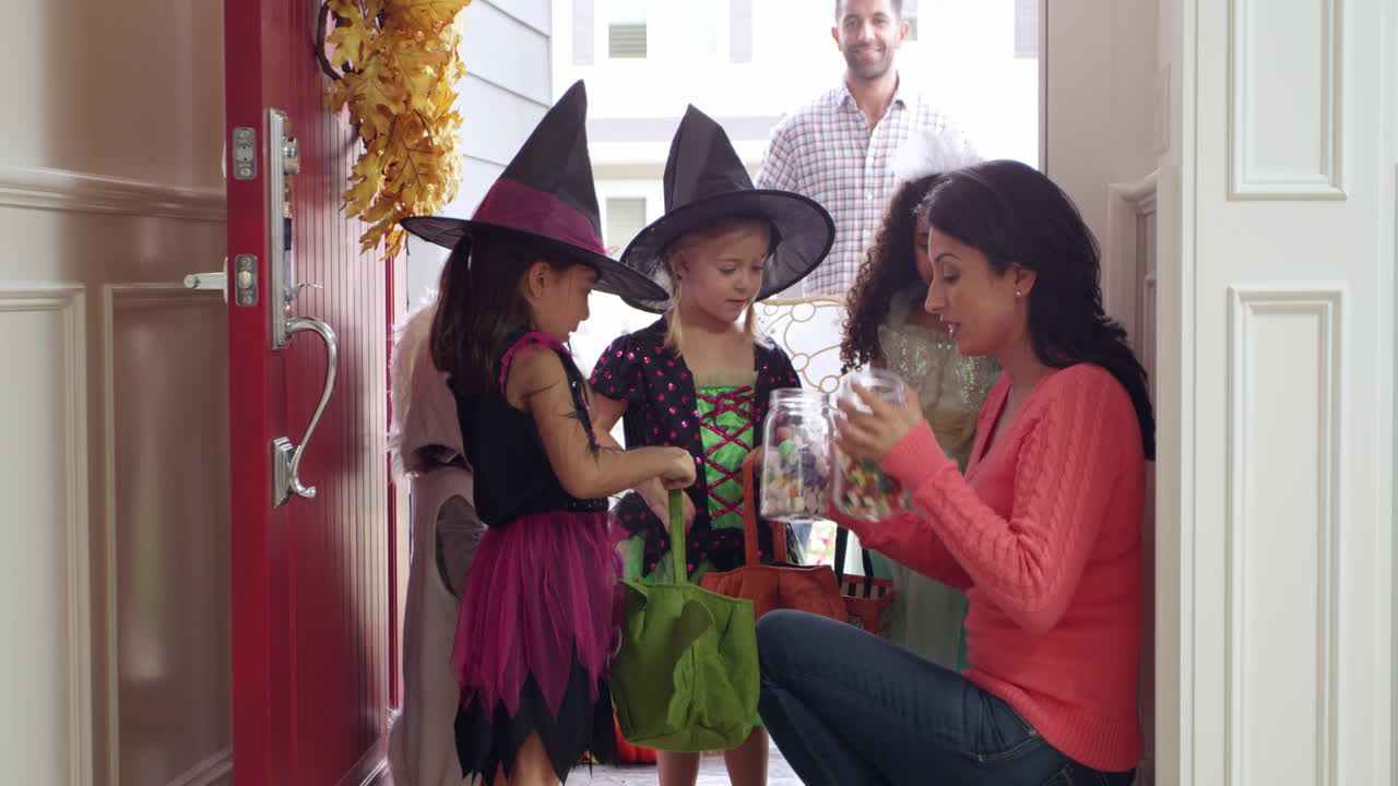 할로윈 의상을 입은 아이들이 트릭 오브 트리팅을 3d로 촬영했습니다.