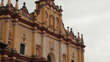 Gut-Erhaltenes-Gebäude-Der-Kathedrale-San-Cristóbal-Martir-In-Chiapas,-Mexiko