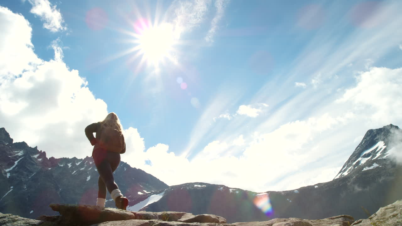 등반은 길을 따라 중요한 교훈을 제공합니다.