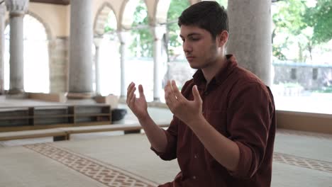 Wünsch-Dir-Etwas-In-Der-Moschee