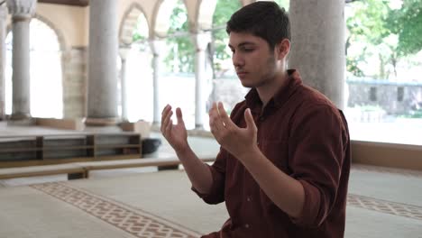 make wish in mosque