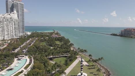 vuelo aéreo bajo sobre el canal cortado por el gobierno en south pointe miami