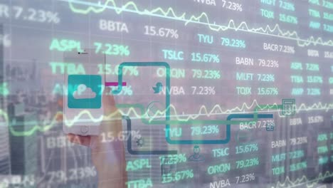 animación del procesamiento de datos a mano con teléfono inteligente y paisaje urbano