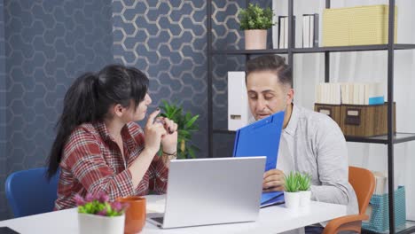 la persona que trabaja en el programa y el entrenador de vida.