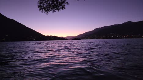 Zeitraffer-Bei-Sonnenuntergang-Am-Frankton-Beach-In-Queenstown,-Neuseeland