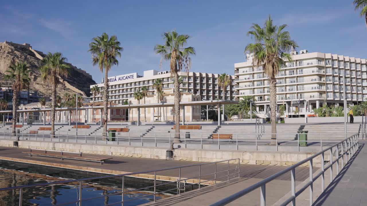 hotel melia y el castillo de santa bárbara vistas de alicante, costa blanca, españa, mediterráneo