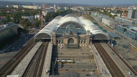 Estación-Central-De-Tren-De-Dresde-En-El-Paisaje-Urbano-De-La-Ciudad