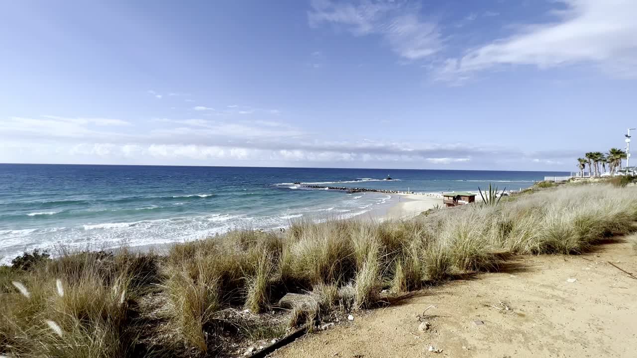 la costa mediterránea cerca de tel aviv, israel