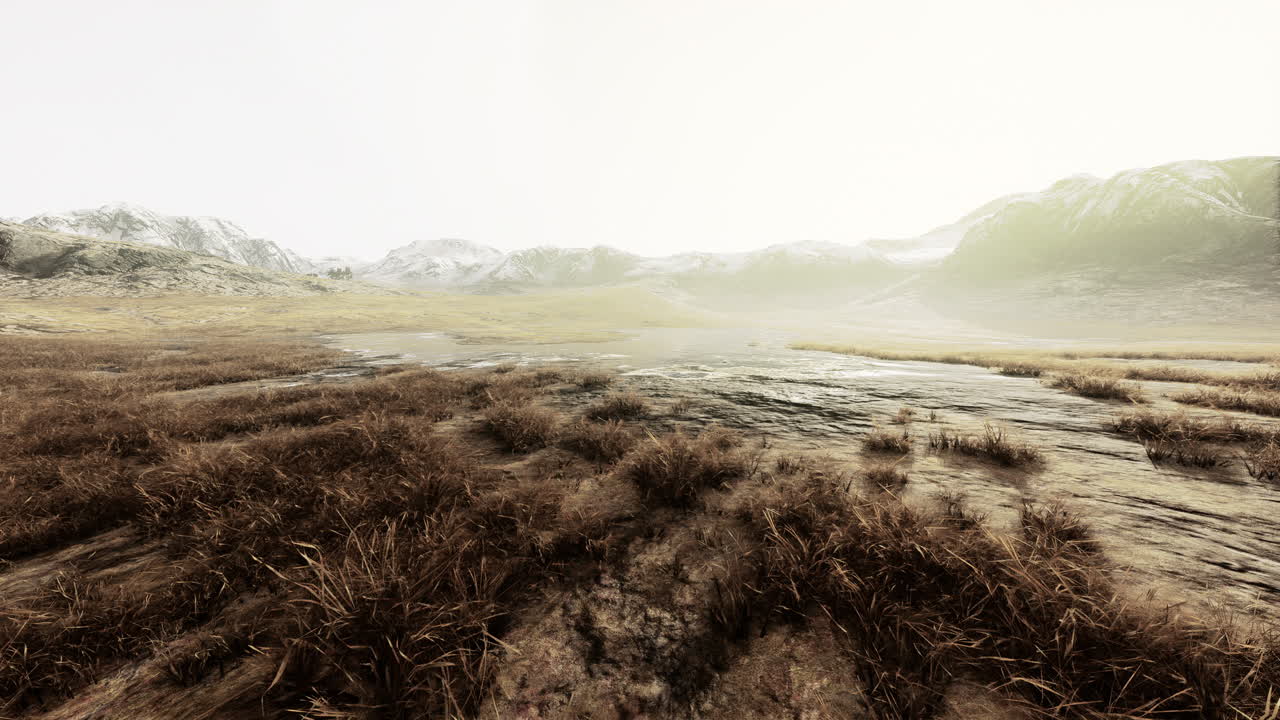 панорамный вид на покрытые снегом горы