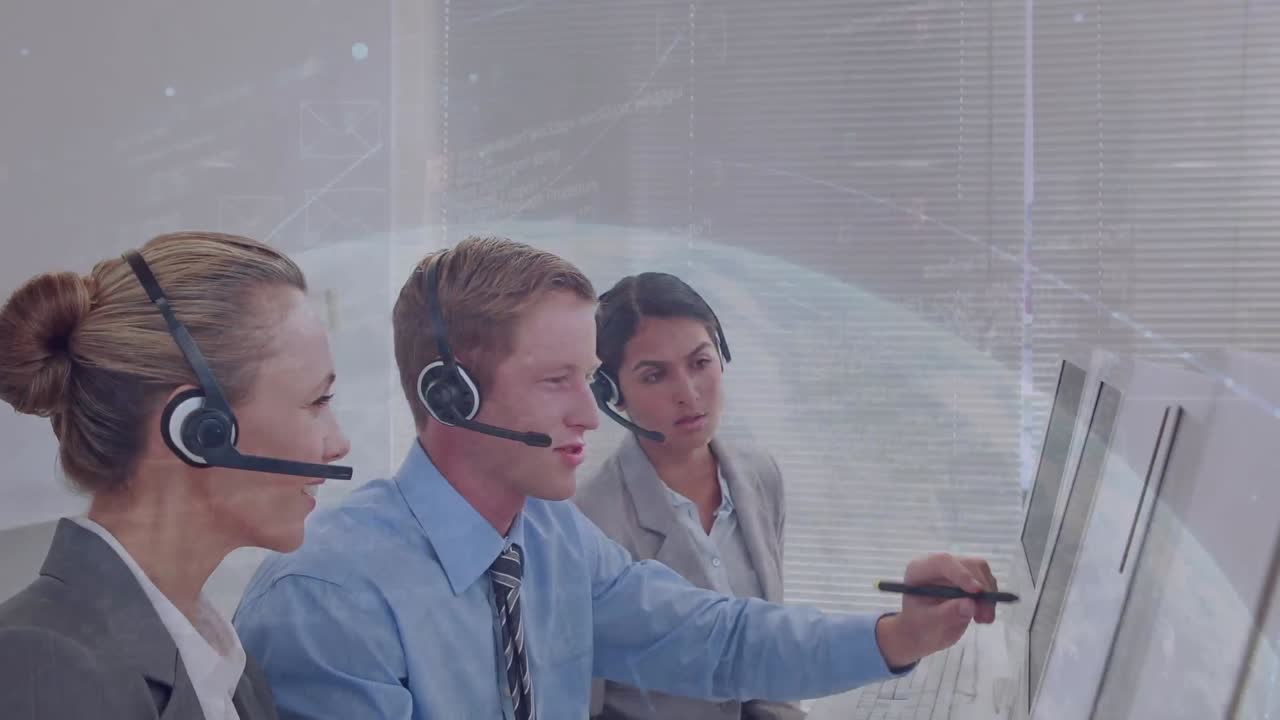 전화 헤드 ⁇ 을 사용하는 다양한 비즈니스 사람들에 대한 데이터 처리 애니메이션