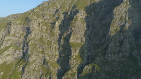 montaña en bulgaria - el pico de botev