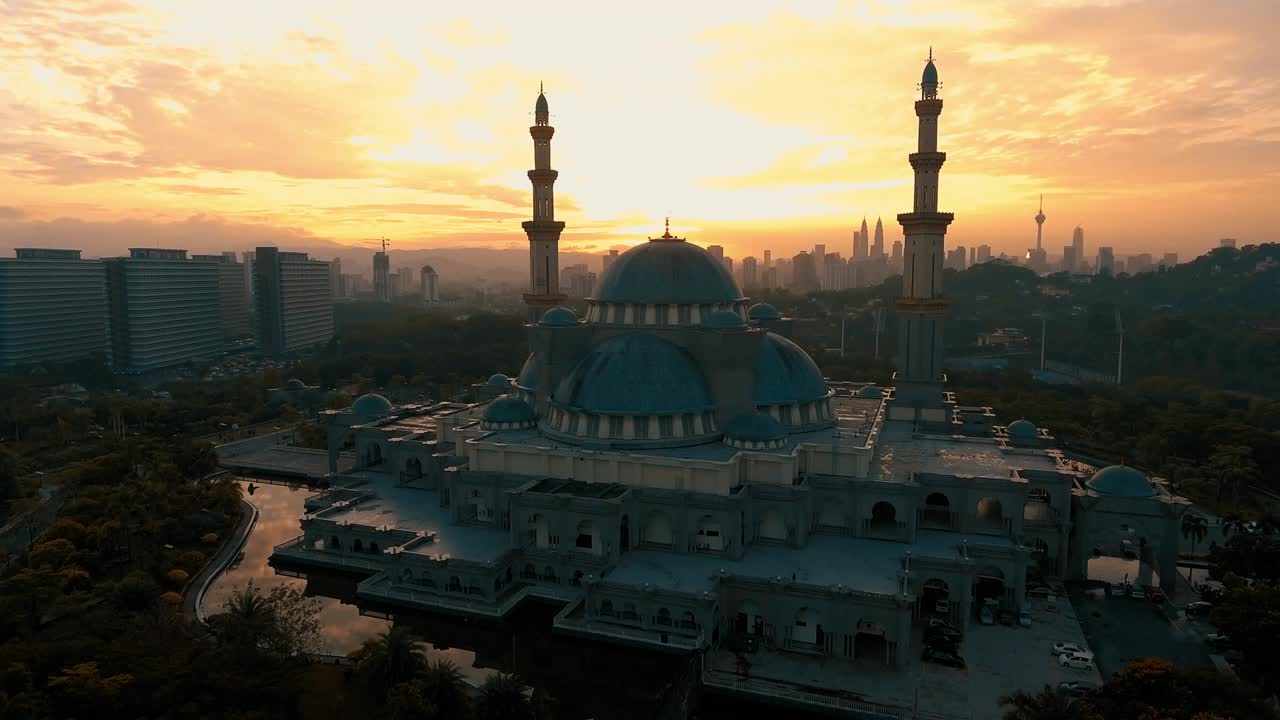Masjid Wilayah Persekutuan.