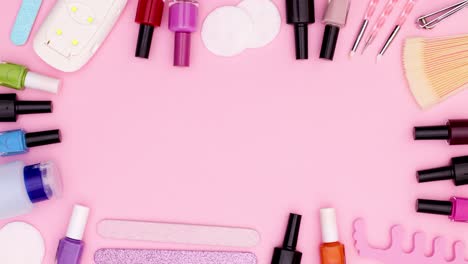 herramientas de manicura y pedicura marco para texto o logotipo en tema rosa pastel. stop motion