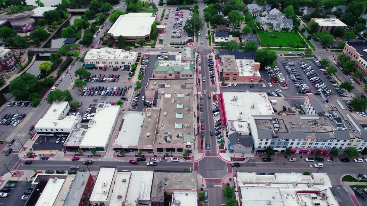 visión general de naperville illinois ee.uu. centro de la ciudad aérea
