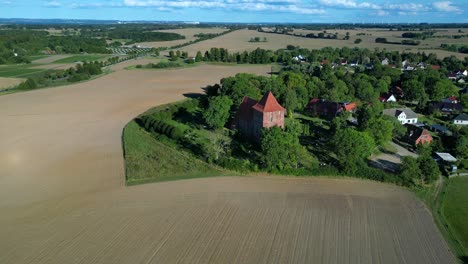 Die-Grüne-Insel-Des-Vertrauens-Fantastische-Luftaufnahme