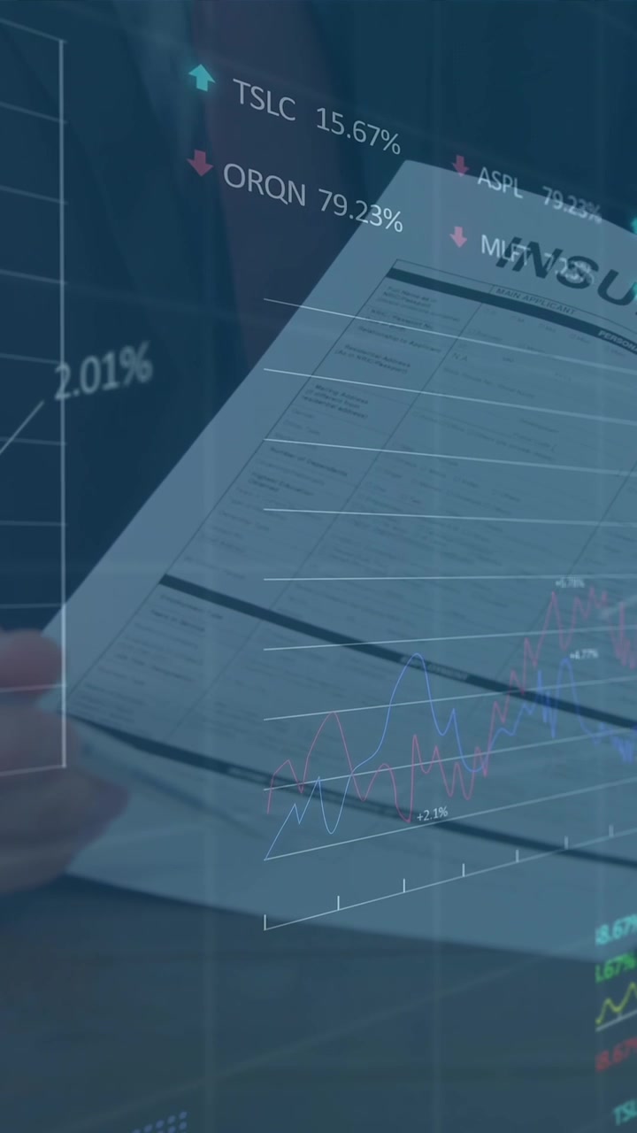 Animazione dell'elaborazione di dati finanziari su persone che lavorano in ufficio