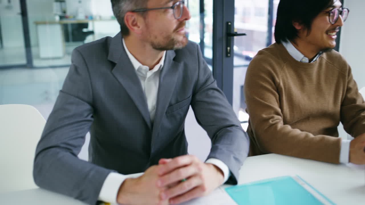 안 ⁇ 하세요, 앉으세요