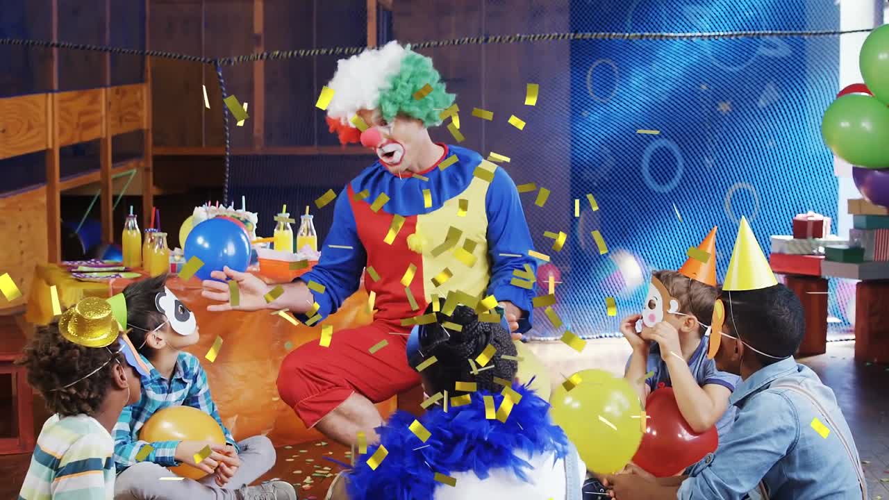 animación de un payaso y niños divirtiéndose en una fiesta