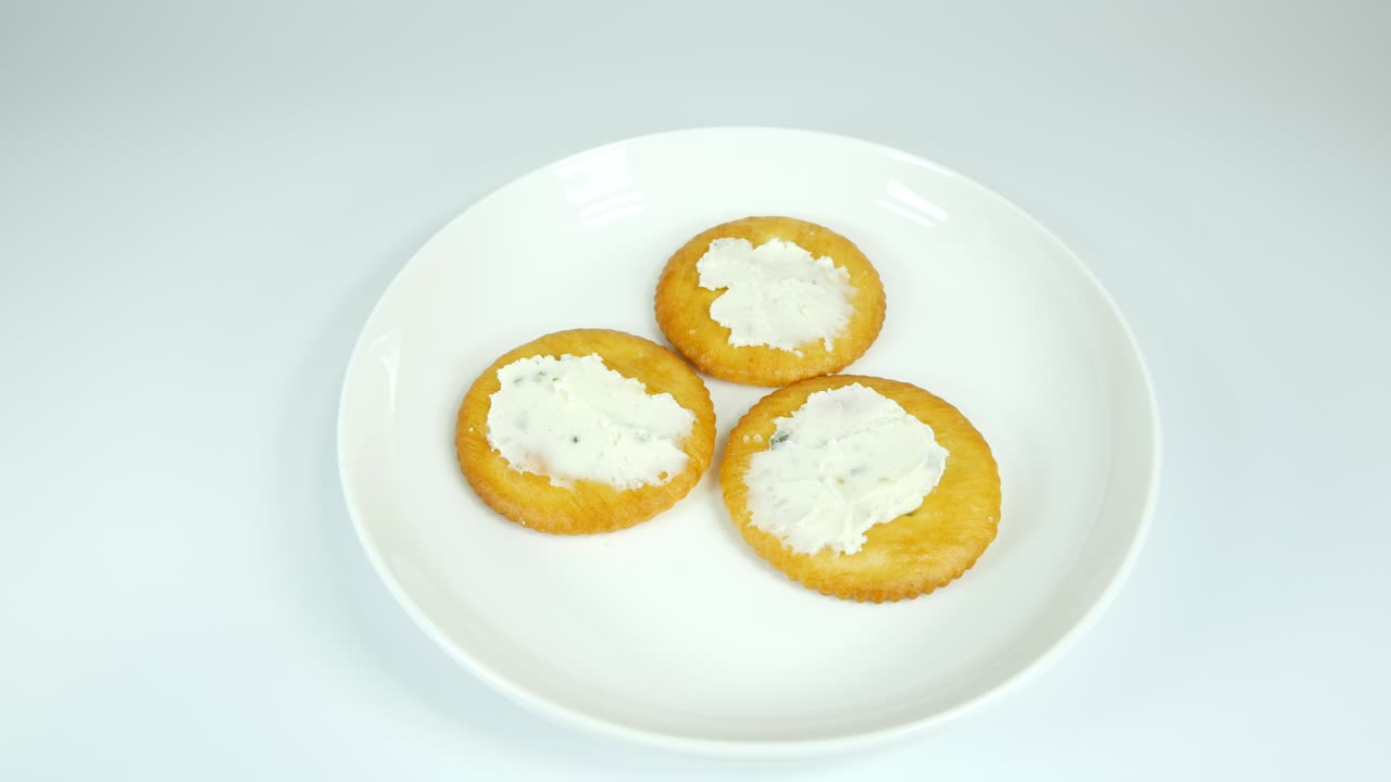 galletas redondas con queso de hierbas