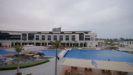 Una-Hermosa-Vista-Para-Un-Hotel-Frente-A-Una-Piscina-Y-Con-Vista-Al-Mar