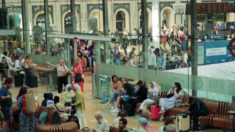 crowds gather at london paddington station