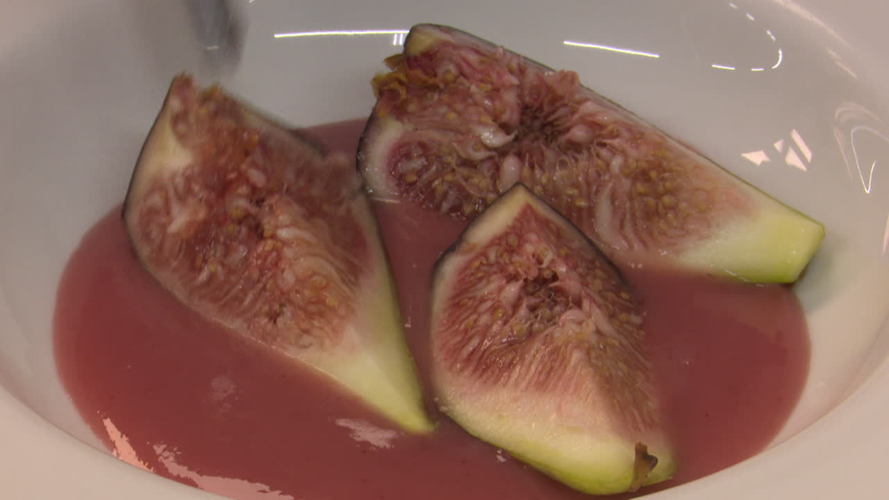 Figs with Red Sauce