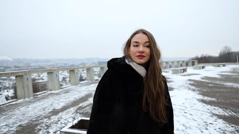 Thoughtful-female-model-walking-in-a-park-in-the-winter-time