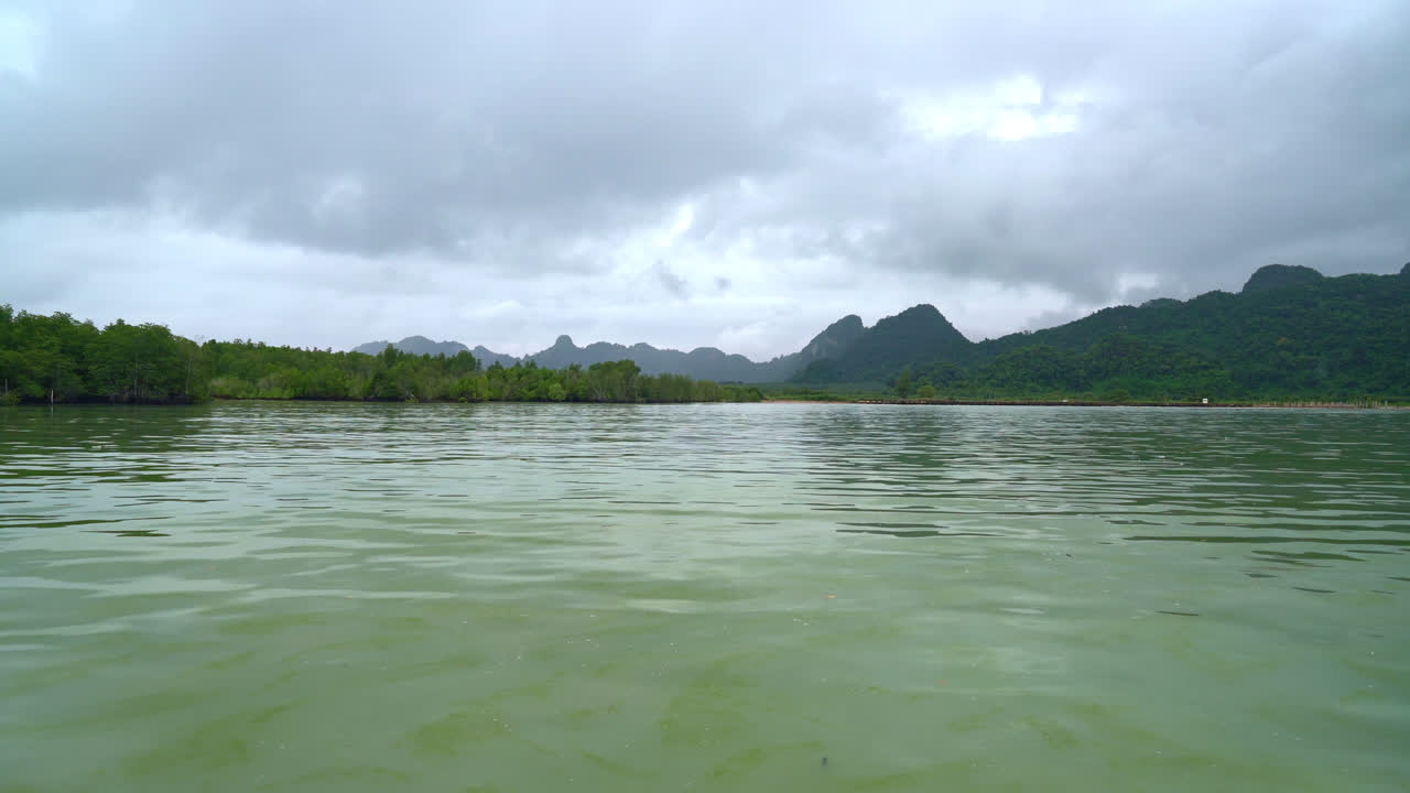 สะพานไม้ที่อ่าวทะเลท ในขนอม, นครศรีธรรมราช แหล่งท่องเที่ยวที่สำคัญในประเทศไทย