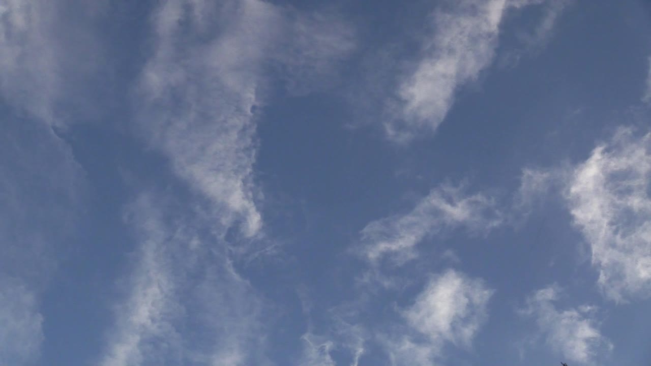 하 구름과 함께 파란 하늘