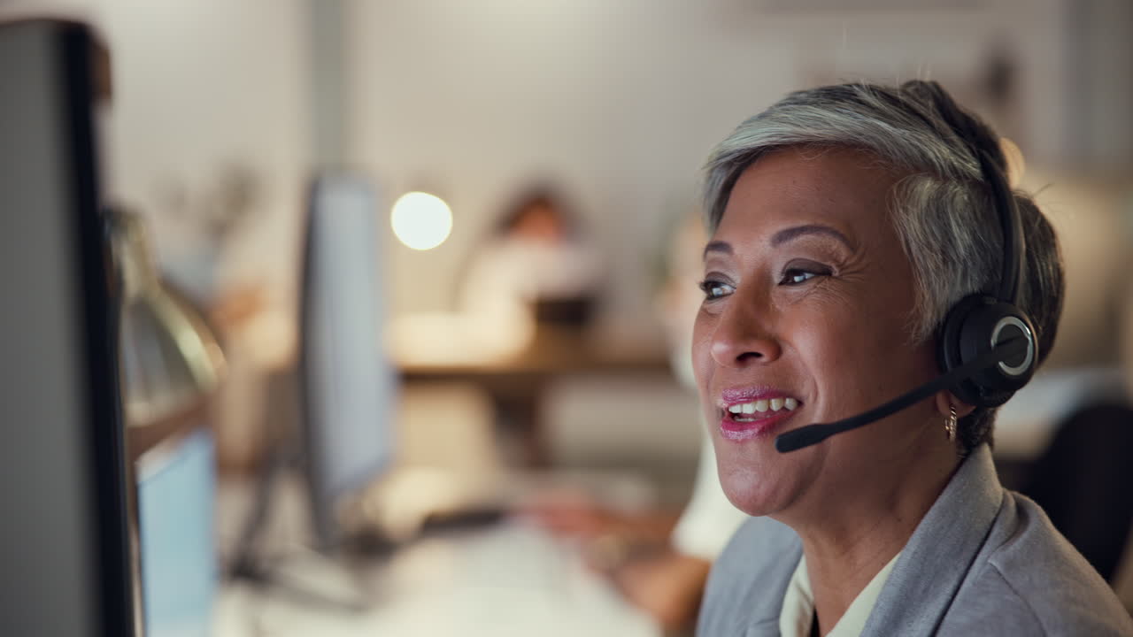 Senior contact center agent