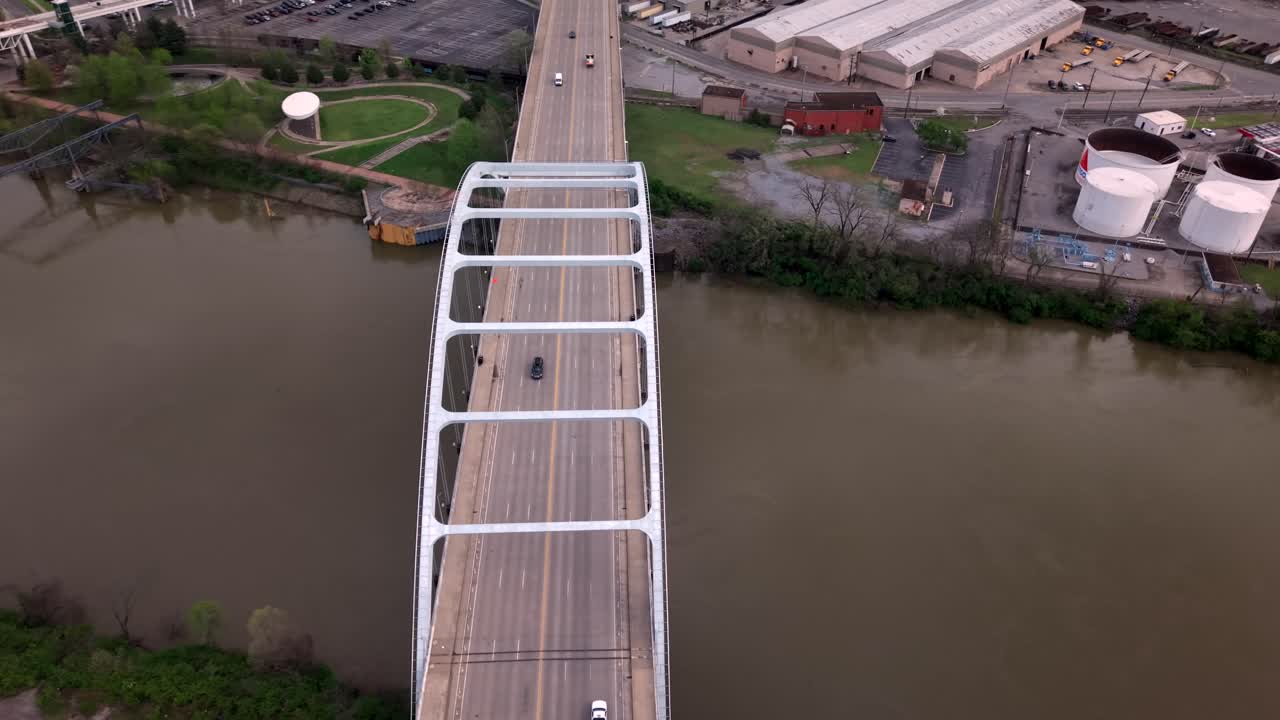Korean War Veterans Memorial Bridge, formerly the Gateway Bridge over the Cumberland River in Nashville, Tennessee - aerial orbit