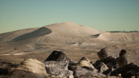 Vista-Aérea-De-Grandes-Dunas-De-Arena-En-El-Desierto-Del-Sahara-Al-Amanecer