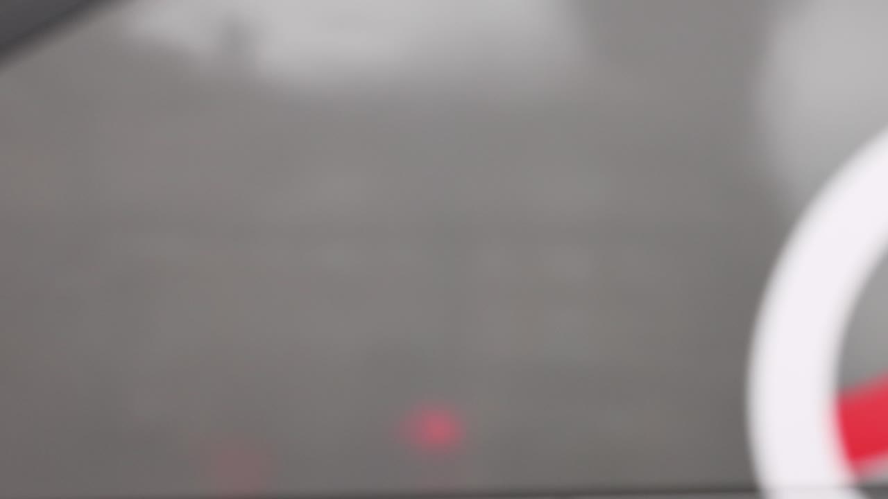 personas caminando cerca del parque durante el festival