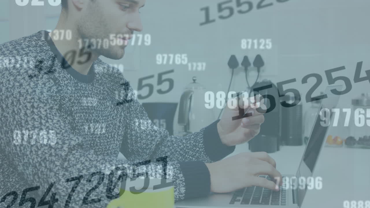 animación de números cambiando sobre el hombre pagando en línea usando computadora portátil